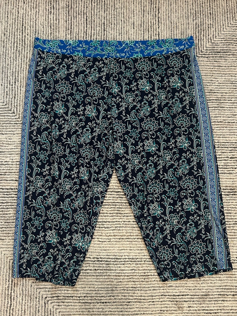 Susan Graver Navy and Teal Floral Capri Leggings Boho 3XP stretch